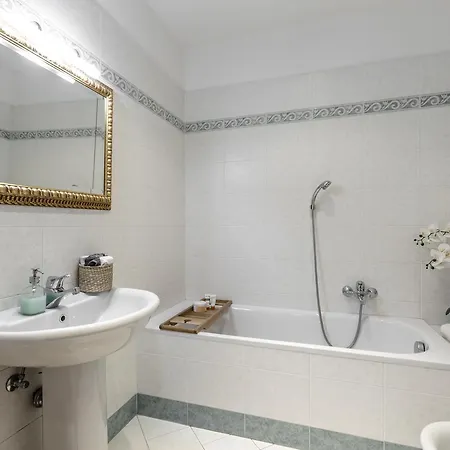 Carloni Apartment *